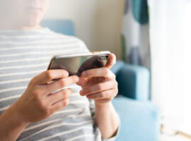 動画広告はなぜ閉じれない？スキップできない広告のメリットと注意点