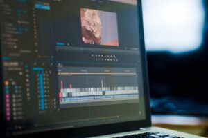 映像制作をフリーランスに依頼するときの相場やメリットとは